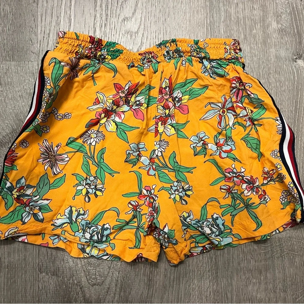 Girl's Tommy‎ Hilfiger Yellow Floral Shorts- Size S(7)- Pre-owned